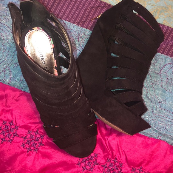 Heels - Picture 4 of 5